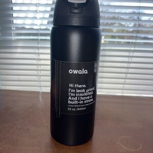 owala 32 oz Insulated Water Bottle with Built-In Straw - Black